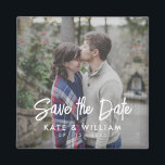 Imã Foto simples e moderna Casamento Salve a Data<br><div class="desc">Uma simples imã salve a data fotográfica moderna. Personalize esta design minimalista para ter seus detalhes pessoais e sua mensagem.</div>