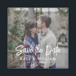 Imã Foto simples e moderna Casamento Salve a Data<br><div class="desc">Uma simples imã salve a data fotográfica moderna. Personalize esta design minimalista para ter seus detalhes pessoais e sua mensagem.</div>