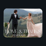 Ímã fotografia branca-chic obrigado de casamento<br><div class="desc">obrigados e amor elegante tipografia branca-chic fotografia de casamento Magnet</div>