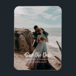 Ímã Fotografia de Mão Salvar a Data<br><div class="desc">Cheio fotográfico com letra de design,  sinta que Salve o cartão Data perfeito para enviar seus amigos e família.</div>