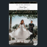 Ímã Fotografia Magnet Modern Obrigado Magnet<br><div class="desc">Mande um anúncio de casamento que seus convidados nunca esquecerão. Em vez de enviar um cartão ou com o cartão,  envie este ímã. Também uma boa guardiã para si,  seus pais,  e amigos próximos que desejam ter uma foto comemorando seu dia!</div>