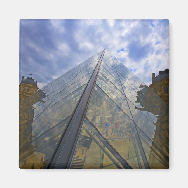Imã França, Paris. Nuvens refletem do Louvre (Frente)