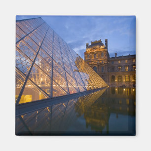Imã França, Paris. O Louvre ao crepúsculo. Crédito 3