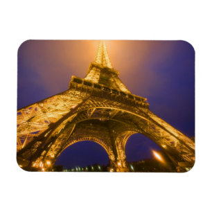 Ímã França, Paris. Olhando para cima a partir da base