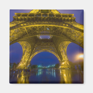 Imã França, Paris. Torre Eiffel iluminada à