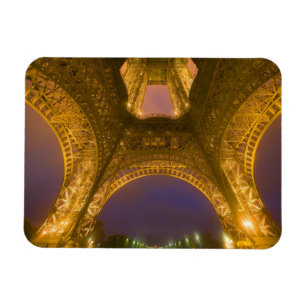 Ímã França, Paris. Torre Eiffel iluminada às 2