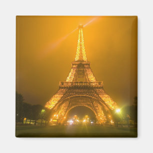 Imã França, Paris. Torre Eiffel iluminada às 3