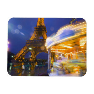 Ímã França, Paris. Torre Eiffel no crepúsculo nevoeiro