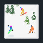 Imã Freeride Snowboarder Snowboard<br><div class="desc">Arte legal de ilustração branca de snowboarders coloridos,  descida de snowboard em montanhas entre pinheiros,  spruce,  árvores de abeto sobre pó fresco de neve. Snowboard e xmas esporte ao ar livre numa floresta de inverno. Dons do Snowboarder. Decoração de Natal de Snowboard.</div>