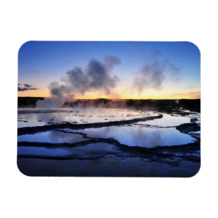 Ímã Fumo do geyser no por do sol