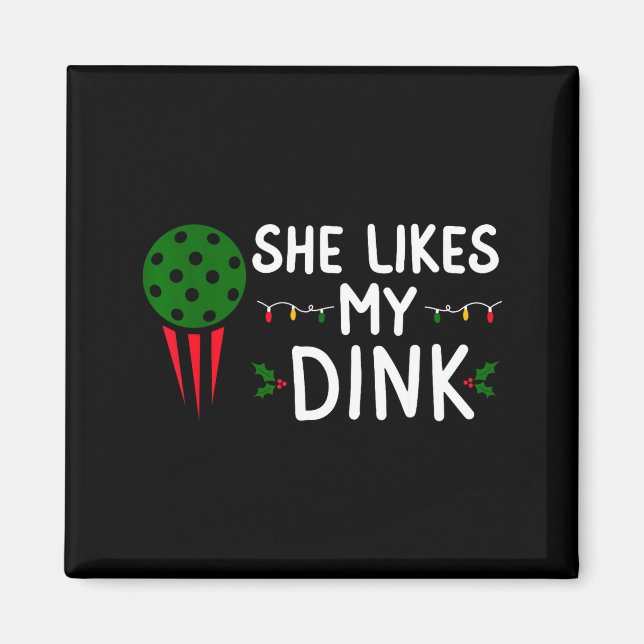 Imã Funny Christmas Ckleball She Likes My Drink Outfit (Frente)