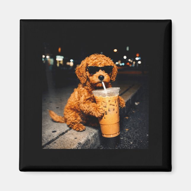 Imã Funny Goldendoodle Bebendo Café Gelado Animal Mem (Frente)