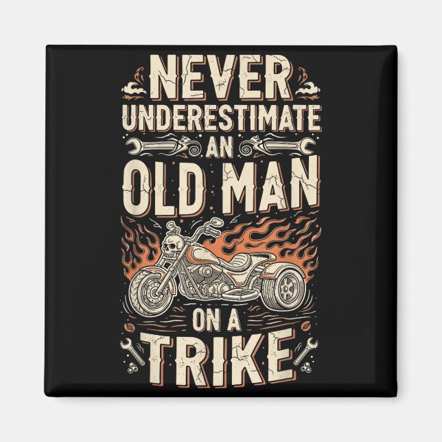 Imã Funny Never Underestimate An Old Man On A Trike Gr (Frente)