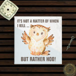 Imã Funny Owl Pun | Sarcasmo cômico<br><div class="desc">Não é uma questão de quando eu matar, mas preferencialmente HOO! Imãs de geladeira hilárias que alertarão sobre a iminente desgraça daqueles que se atrevem a cruzar-vos. Coruja de bebê bonita transmite a mensagem em voz alta e clara. Que todos fiquem longe de você até que o café tenha sido...</div>