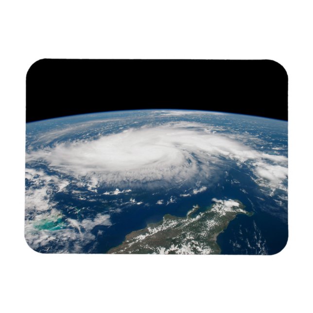 Ímã Furacão Dorian Sobre O Oceano Atlântico. (Horizontal)