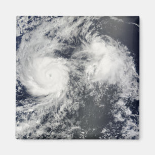 Imã Furacão Felicia e tempestade Enrique ao leste do