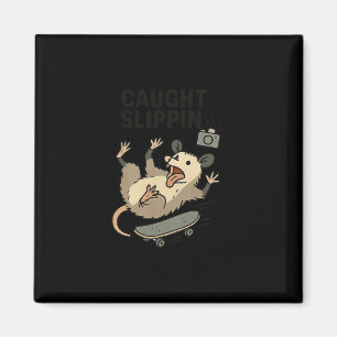 Imã Gambá engraçado fazendo skate gato de lixo skatist