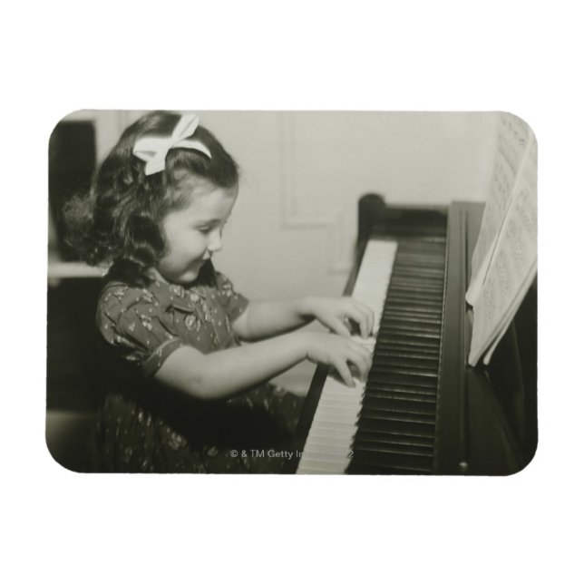 Ímã Garota tocando piano (Horizontal)