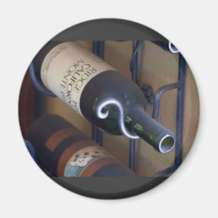 Imã Garrafas de vinho em uma cremalheira