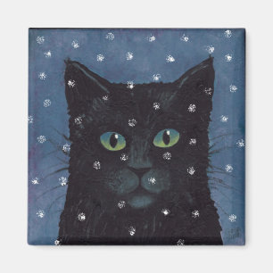 Imã gato preto na neve do inverno