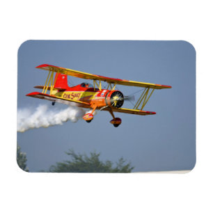Ímã Gene Soucy realizando acrobacias em Grumman