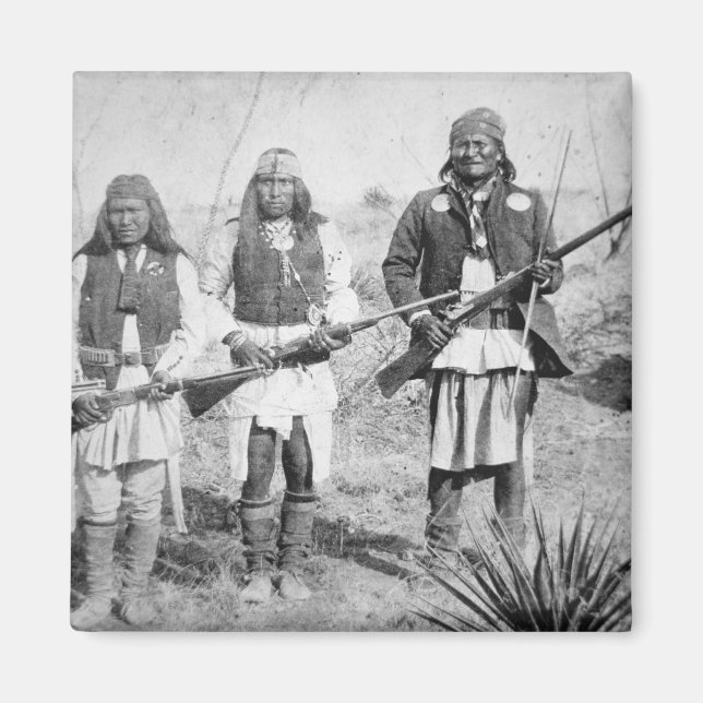 Imã Gerônimo e três de seus guerreiros Apache, 1886 (b (Frente)