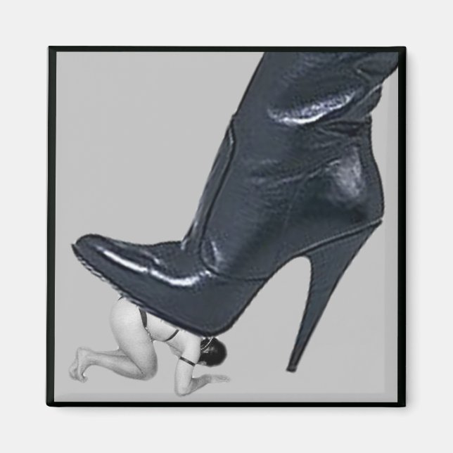 Imã Giant Stiletto Boot Stepping on a slave (Frente)