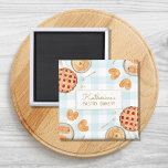 Imã Gingham Pattern Watercolor Pastris Baking Bakery<br><div class="desc">Apresentando nosso Gingham & Pastries Magnet é um prazer de padaria. Personalize com o nome do seu compro. O encanto de Gingham e o amor pela massa na sua geladeira.</div>