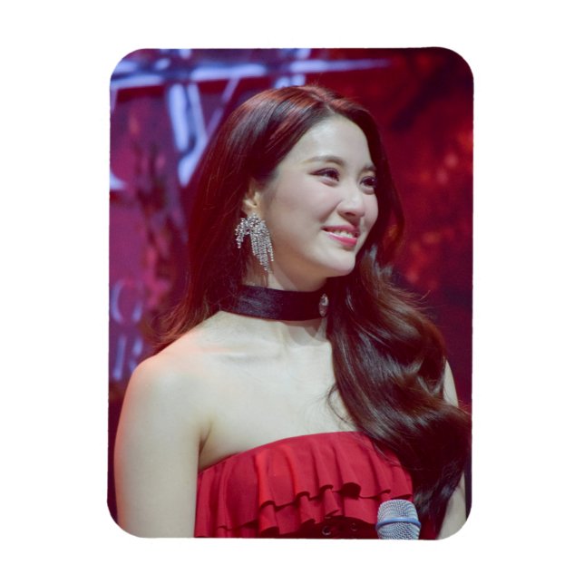 Ímã Ginny Natnicha Pratipnatsiri (Vertical)