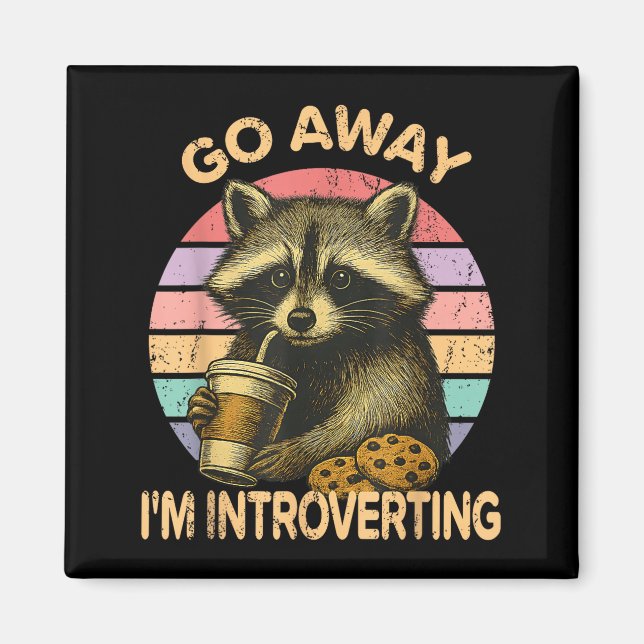 Imã Go Away I'm Introverting Funny Raccoon Sarcastic  (Frente)