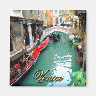 Imã Gôndola em um canal Venetian