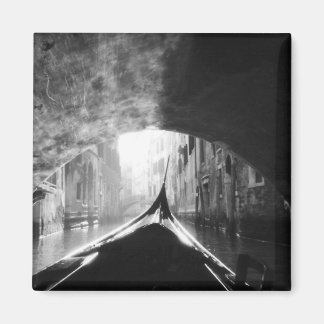 Imã Gondola Sob Uma Ponte De Veneza