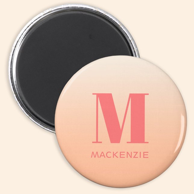 Imã Gradiente de Pêssego do Nome Inicial do Monograma  (Modern peach gradient monogram name initial personalized magnet)