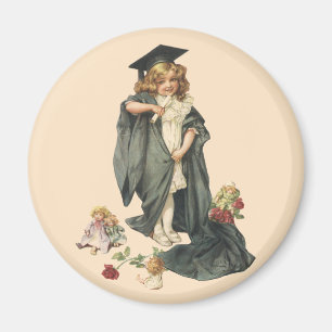 Imã Graduação Antiga, Menina Vestindo um Chapéu e Toga