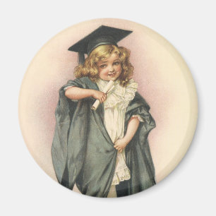 Imã Graduação Antiga, Menina Vestindo um Chapéu e Toga