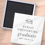Imã Graduação Chic Simples Mínima Moderna do formando<br><div class="desc">Design é composto por tipografia serif em um fundo simples. Disponível aqui: http://www.zazzle.com/store/selectpartysupplies</div>