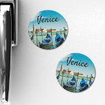 Imã Grande Canal de Veneza com gondolas icônicas azuis<br><div class="desc">Uma vista maravilhosa de Veneza (Itália) e do Grande Canal. Nesta imã de geladeira,  vocês podem ver algumas Gondolas azuis elegantes,  o famoso barco que é um dos símbolos mais icônicos de Veneza.</div>