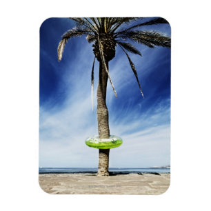 Ímã Grande palmeira em um Sandy Beach com inflável