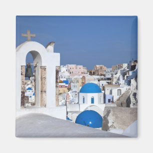 Imã Grécia, Santorini. Torre sineira e cúpulas azuis d