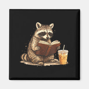 Imã Guaxinim bebendo café gelado e lendo livro