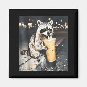 Imã Guaxinim engraçado bebendo café gelado meme animal