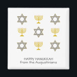 Imã Hanukkah personalizado elegante<br><div class="desc">Elegante ímã HANUKKAH FELIZ, mostrando ouro falso e ESTRELA prateada DE DAVID e MENORAH em um padrão ladrilhado. O texto lê HAPPY HANUKKAH com um nome de marcador de posição e é PERSONALIZÁVEL, para que você possa PERSONALIZÁ-lo adicionando seu nome ou outro texto. Ideal para comemorações de Chanucá, e com...</div>