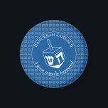 Imã HANUKKAH SAMEACH | Dreidel | Chanukah<br><div class="desc">Stylish HANUKKAH SAMEACH fridge magnet with faux silver Star of David in a tiled pattern and a large white dreidel at the centre. The background color is Tekhelet Blue. The text reads HANUKKAH SAMEACH at the top and A GREAT MIRACLE HAPPENED at the bottom. Both are CUSTOMIZABLE if you wish...</div>