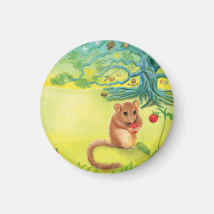 Imã Hazel Dormouse comendo morango selvagem