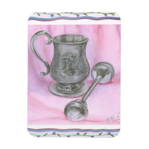 Ímã Heirloom Cup e Rattle no fundo roxo
