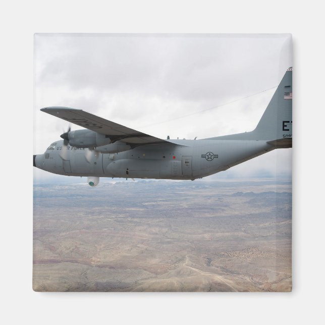 Imã Hércules C-130 voa pelo céu (Frente)