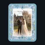 Ímã Hibiscus & lace TURQUOISE<br><div class="desc">Para mim, o hibisco é uma das flores mais bonitas. Minha inspiração aqui, com essa flor, é um padrão romântico de rendas brancas (efeito gráfico) e um padrão de arbusto hibisco (nas mesmas matizes) com um pequeno contorno de ouro claro. Eu proponho a vocês um estilo floral fresco, macio e...</div>