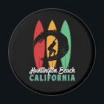 Imã Huntington Beach California Vintage Surfing<br><div class="desc">Vintage retro surfboard design para surfistas que adoram surfar e andar pelas ondas do oceano. Férias legal de Verão, mercadorias de férias de primavera para aqueles que desfrutam de sol quente, clima tropical, banho de sol debaixo da palmeira. Design para vestir encolhido e angustiado enquanto aproveita a festa na praia...</div>