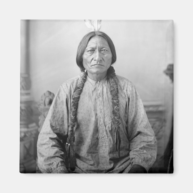 Imã Ícone Indígena Americano: Líder Lakota Touro Senta (Frente)