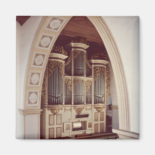 Imã Ideia do órgão na igreja em Rotha